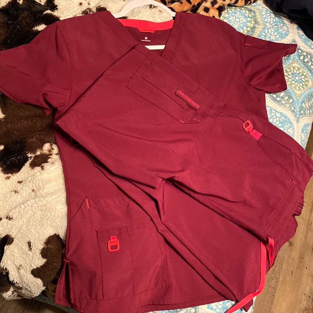 Maroon Carhartt MEDIUM scrub set.